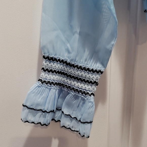 Beautiful top - Picture 6 of 7